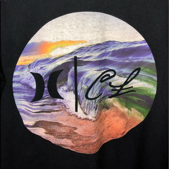 Hurley t-shirt. - Picture 2 of 4